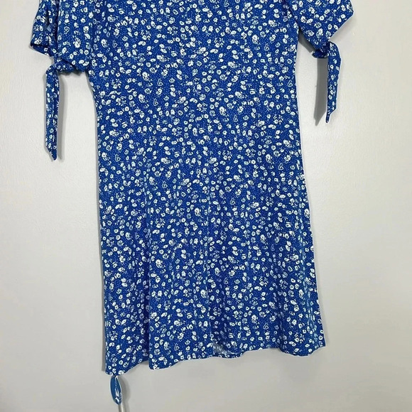 Cupshe Blue & White Floral Sundress - Size Medium - NWT - V Neck, Lightweight - Picture 8 of 8